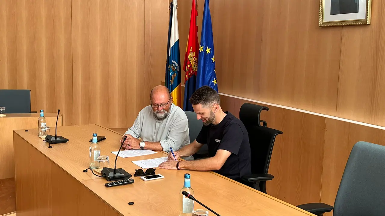 Firma de acuerdo entre Protección Civil de Tías y Boluntis