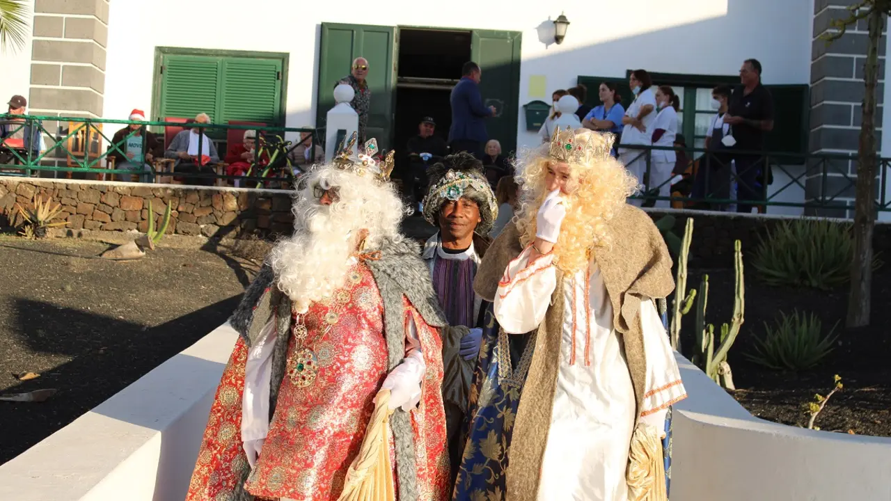 reyes magos y encanto (1)
