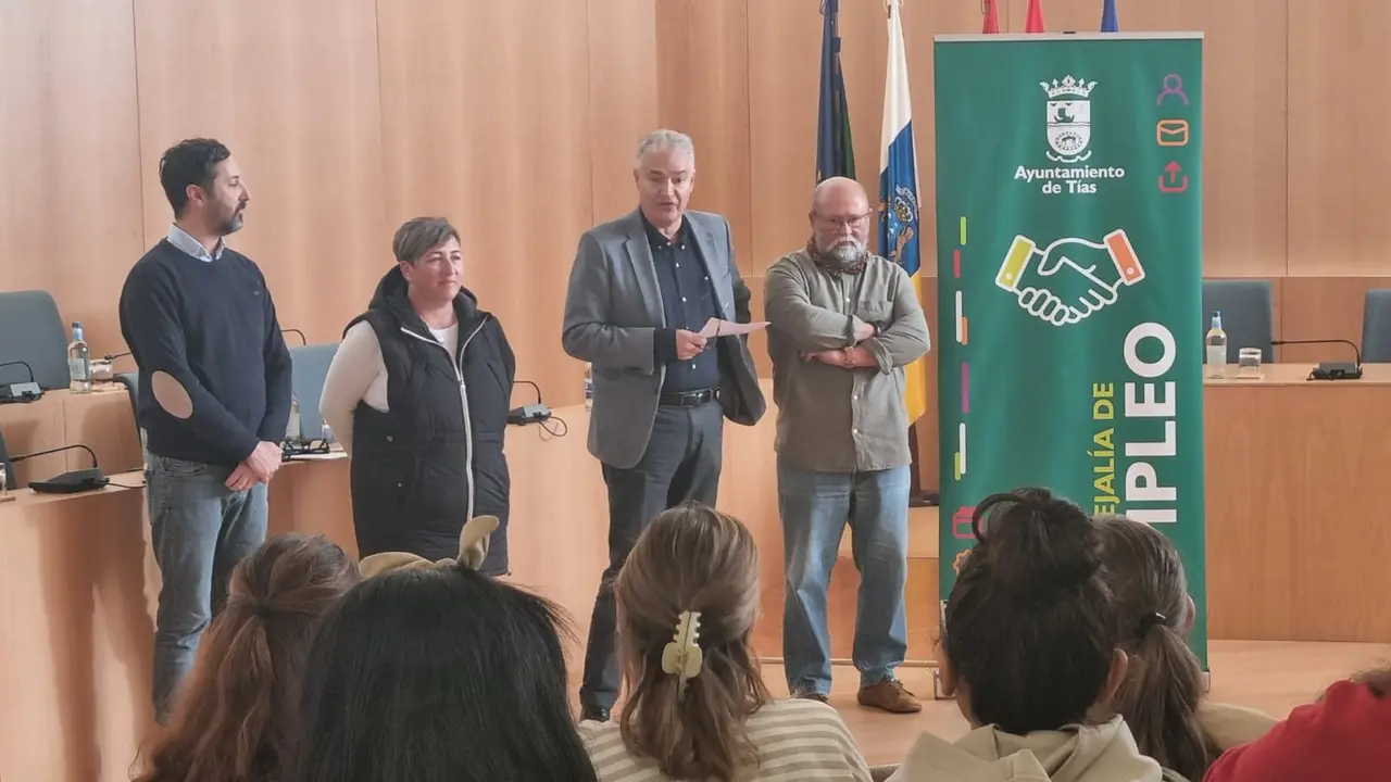 Tías contrata a 45 desempleados