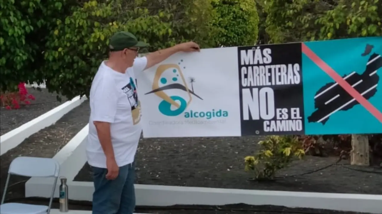 Recogida de firmas en Playa Honda 2