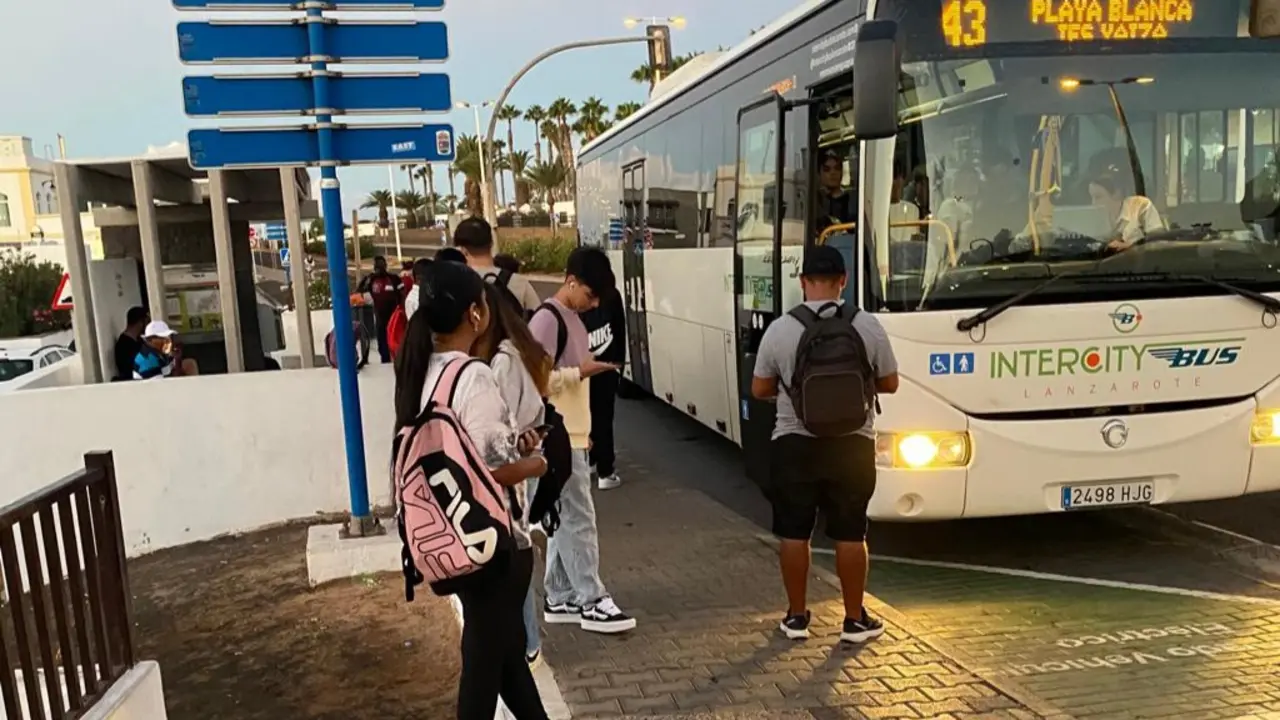 lanzarote en pie yaiza guaguas