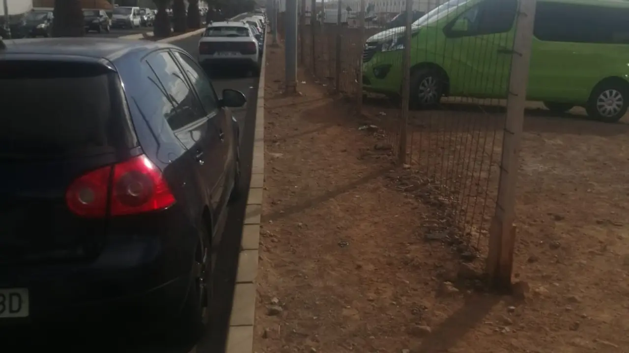 Falta de aceras en la calle Tajaraste 2