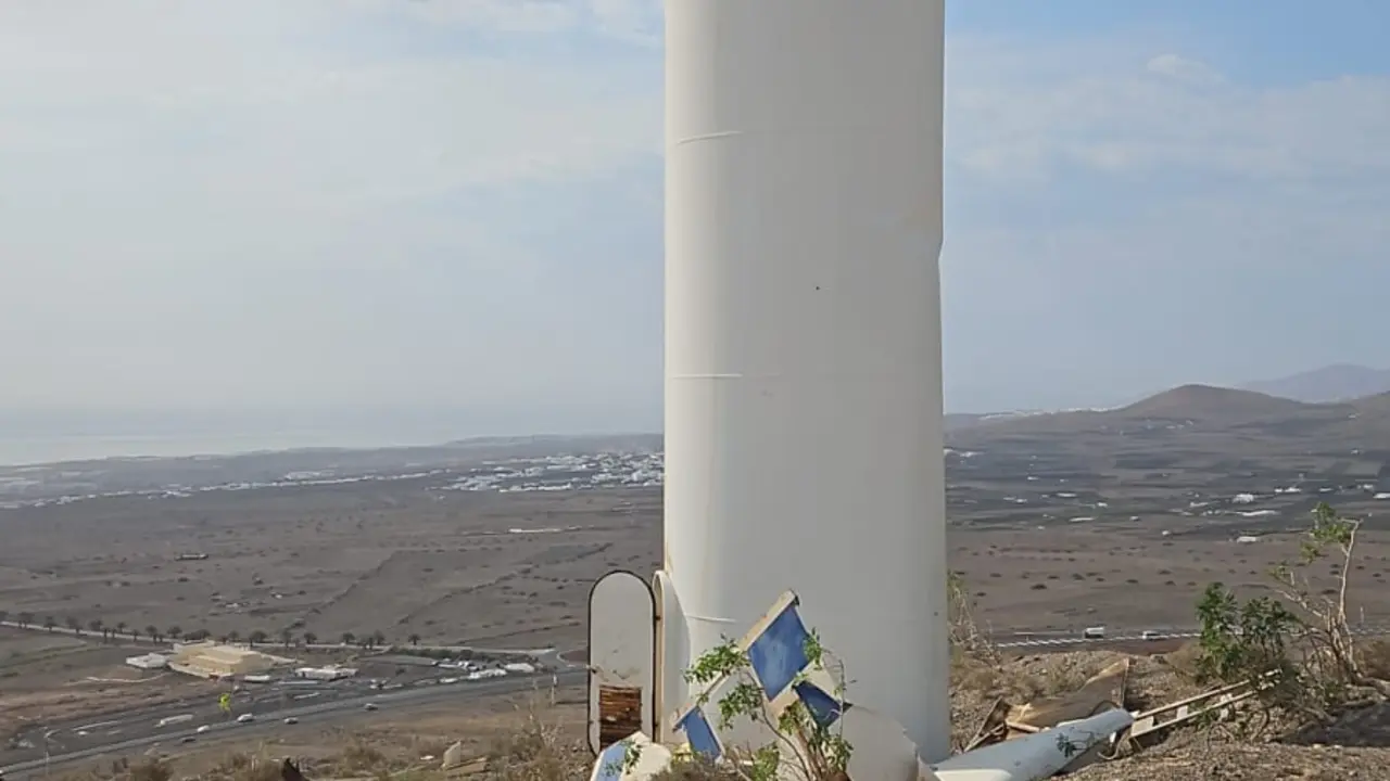 Caida de una torre del Parque Eólico 2