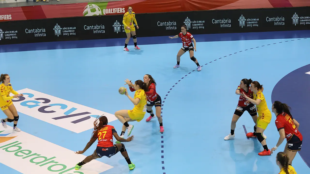 España y Macedonia en balonmano