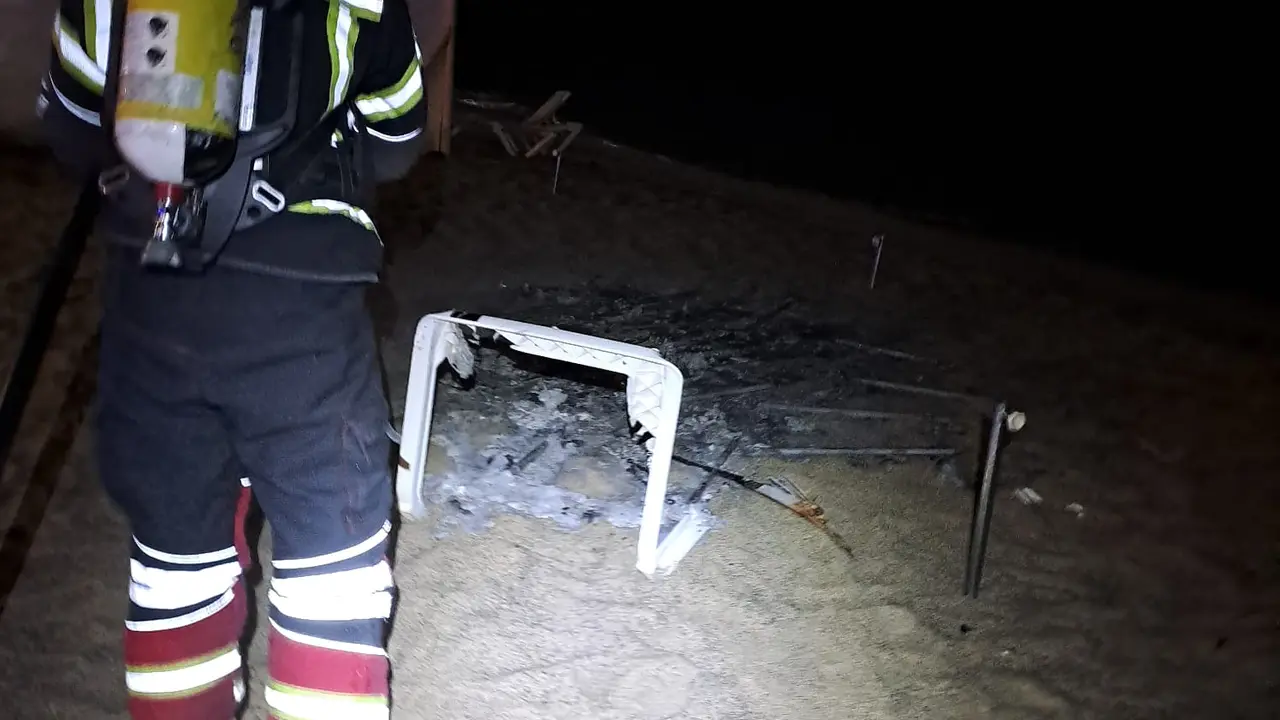 Primer incendio de hamacas en Las Cucharas 2