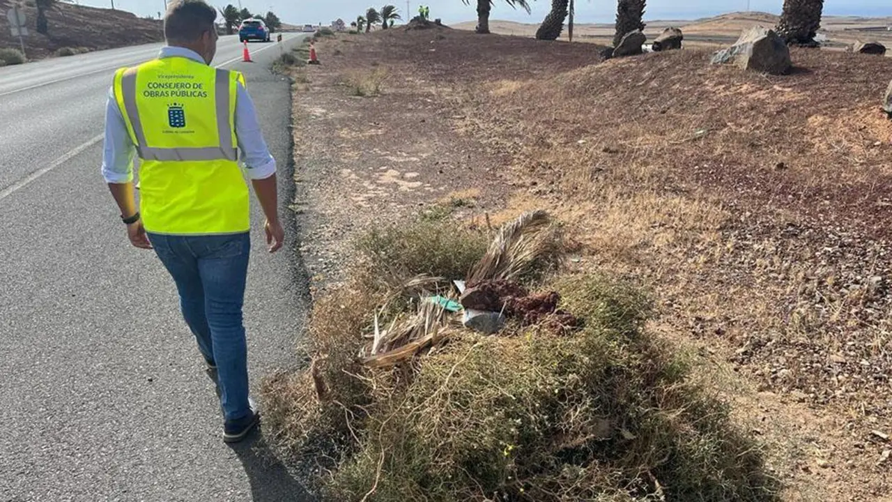 Jacobo Medina en los márgenes de carreteras