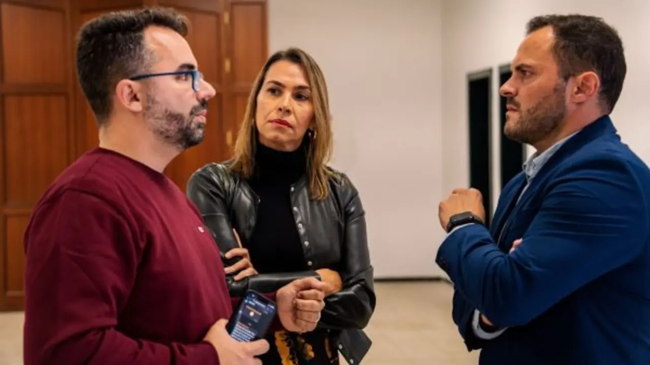 Alcalde y teniente de alcalde con la concejal de Asuntos Sociales