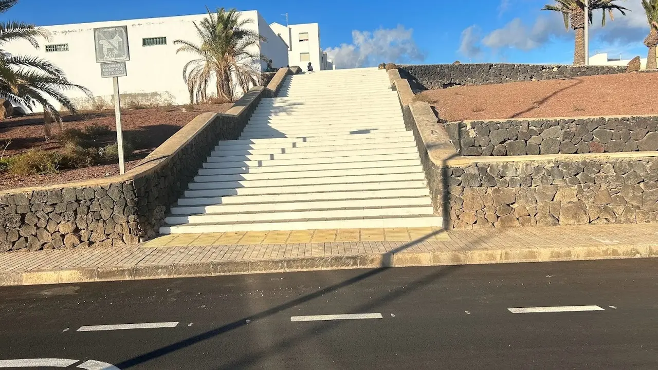 IRREGULARIDADES EN LA ESCALERA DEL PARQUE DE LOS PINOS
