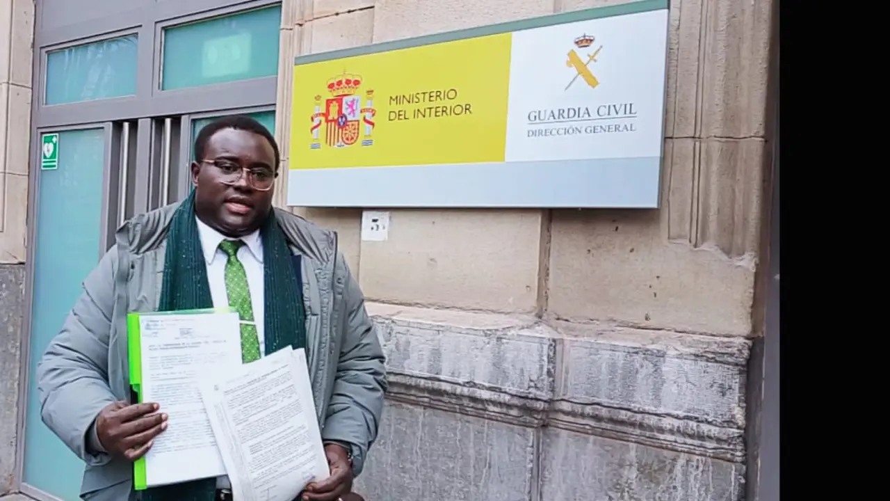 Diallo Ablaye presentando la denuncia