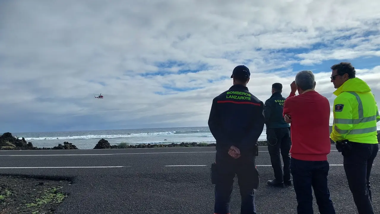 Helicóptero buscando el cuerpo