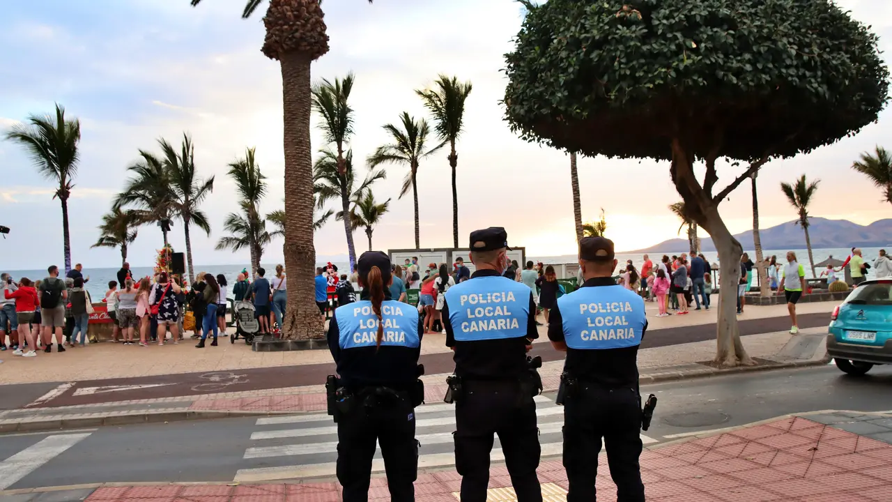 Polic&iacute;a de T&iacute;as (2)