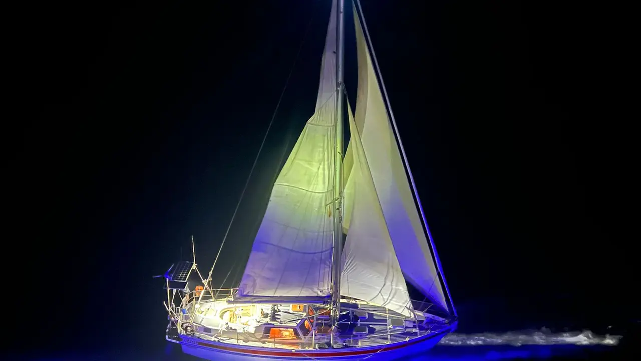 Velero encallado en Guatiza