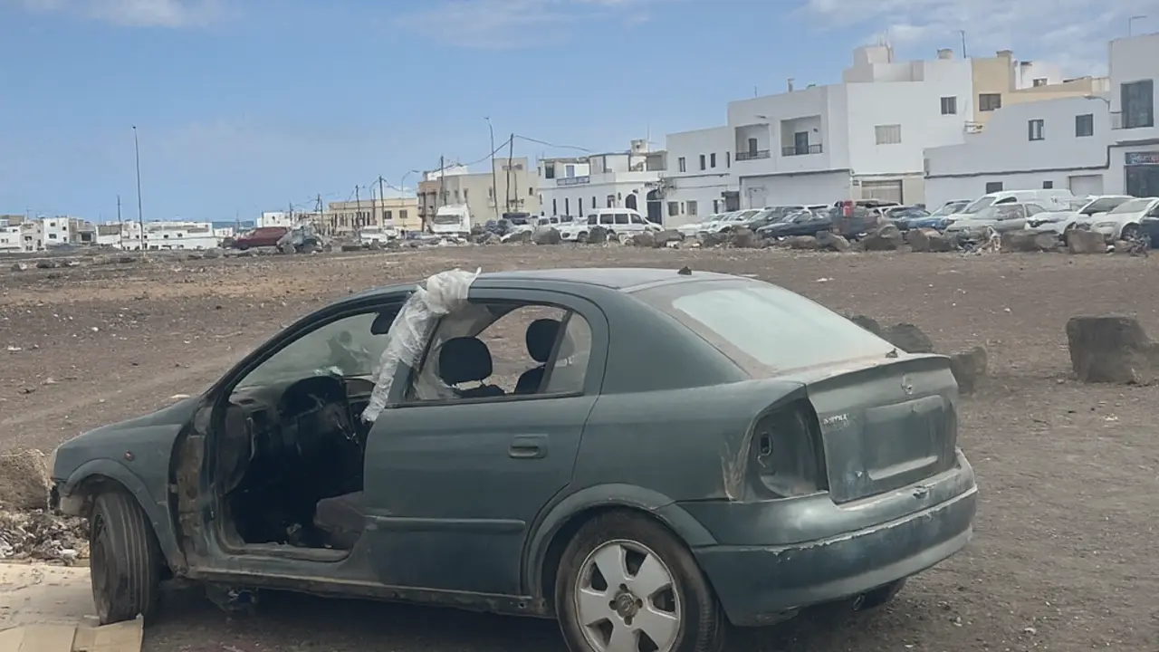 Coche abandonado en  Titerroy - septiembre 2025