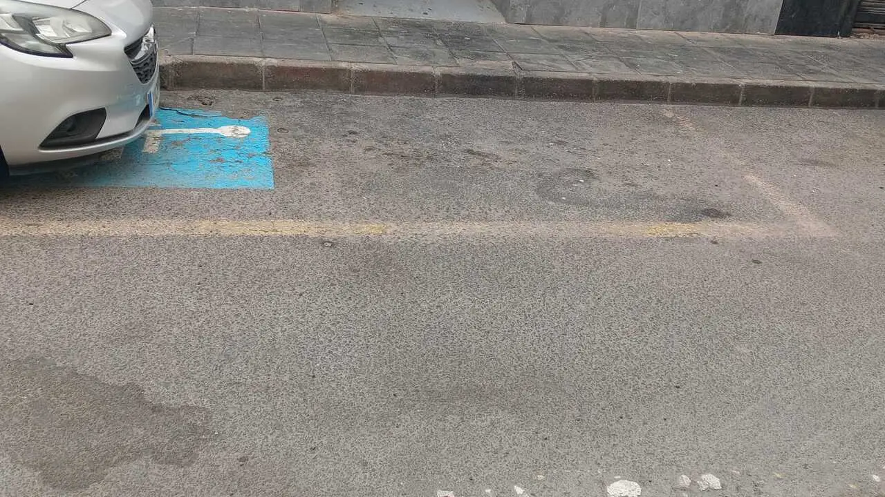 Otro vado en la calle Riego