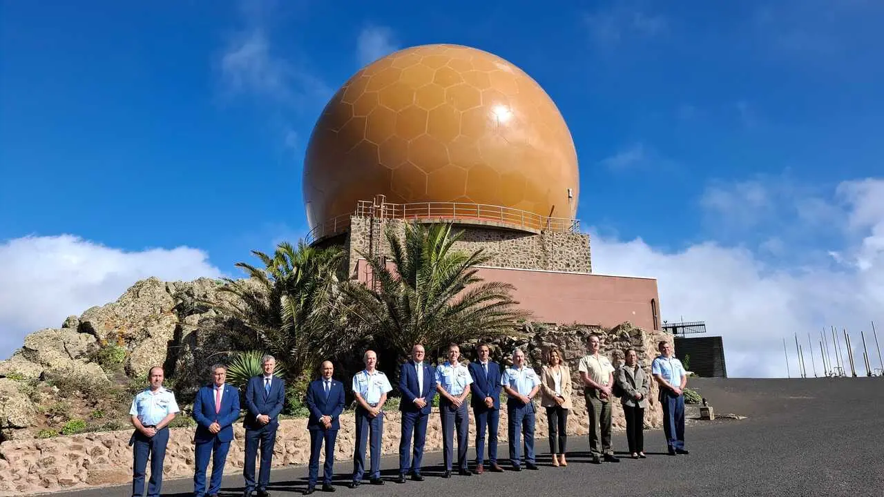 Foto grupo_recepci&oacute;n oficial del nuevo radar_EVA22