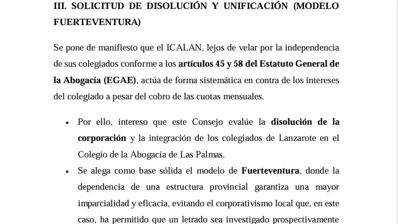 Solicitud de disoluci&oacute;n del Colegio de Abogados
