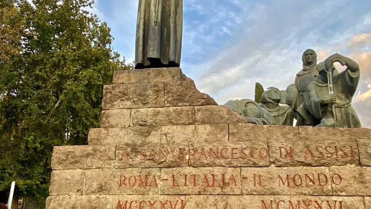 Monumento-a-San-francisco en Roma-Italia