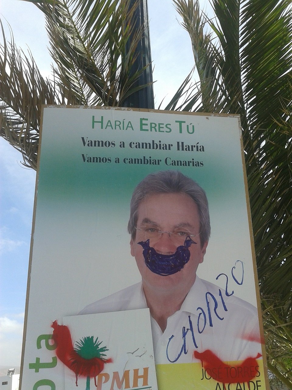 Cartel de Pepe Torres adornado con chorizos 2