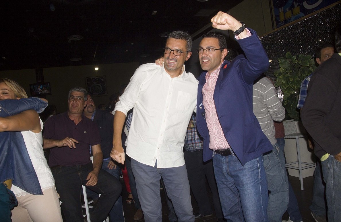 Marci Acuña y Osvaldo Betancor celebrando sus victorias