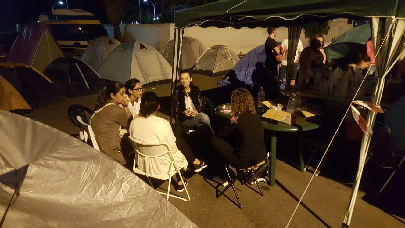 Campamento de protesta a las puertas del Hospital 5