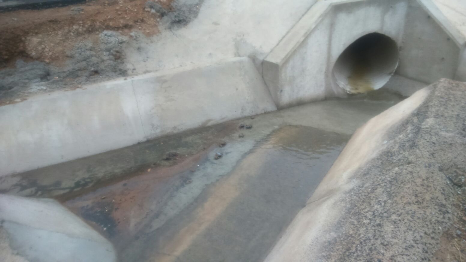 El agua de la depuradora corriendo 4