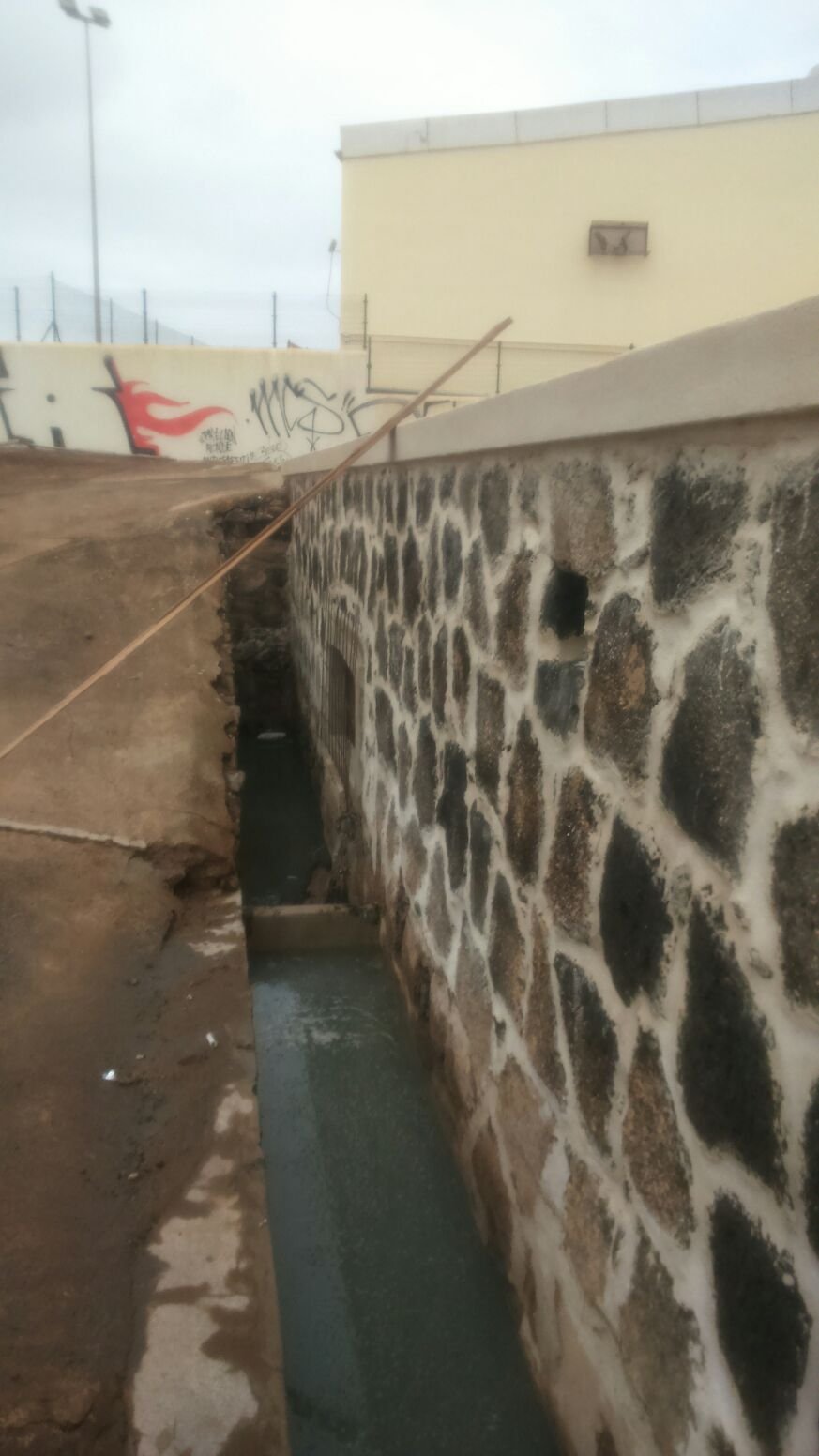 El agua de la depuradora corriendo 5
