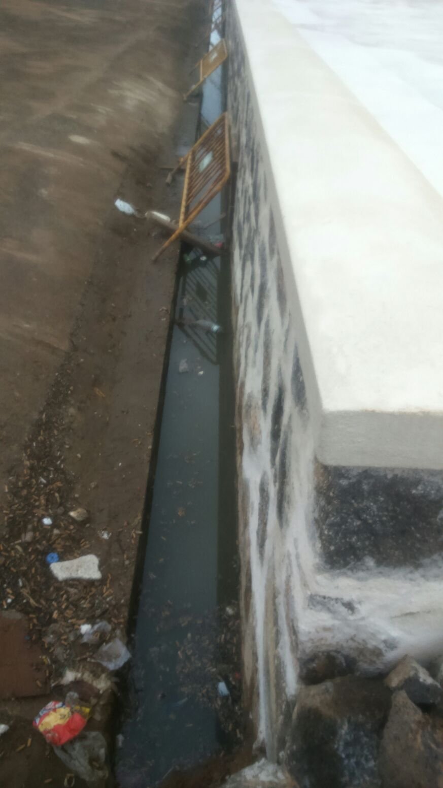 El agua de la depuradora corriendo 6