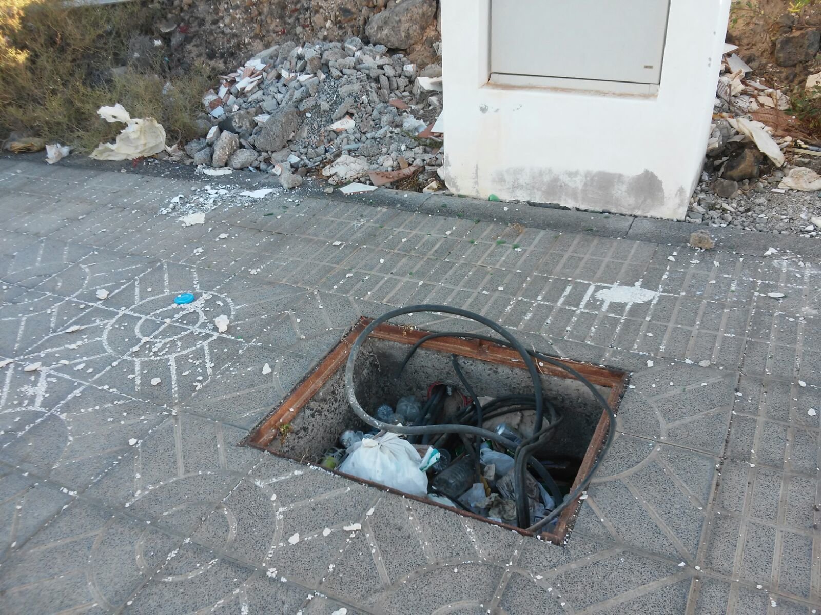 Basura en el camino al Cementerio 3