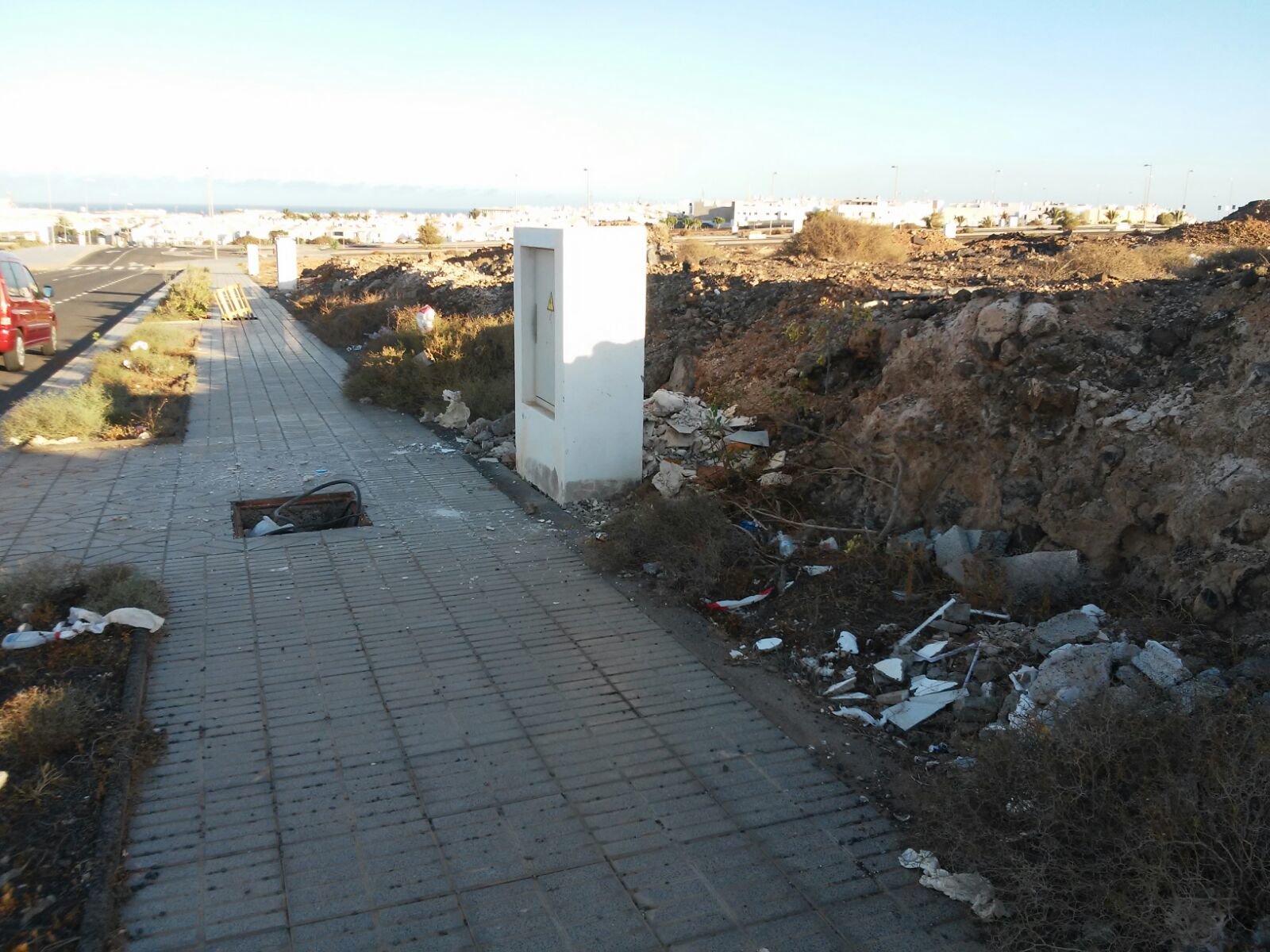 Basura en el camino al Cementerio 8