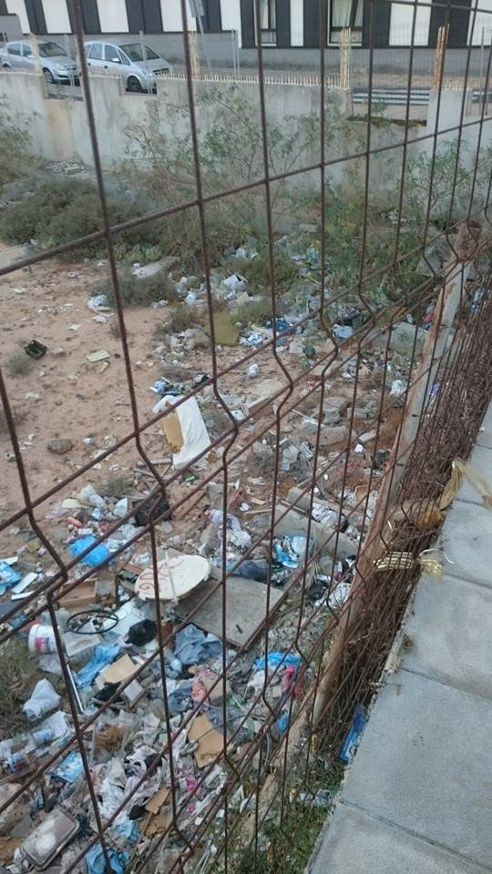 Basura en la calle Palencia 2