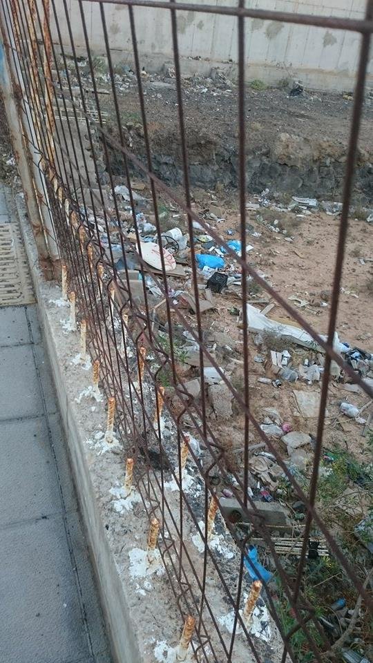 Basura en la calle Palencia