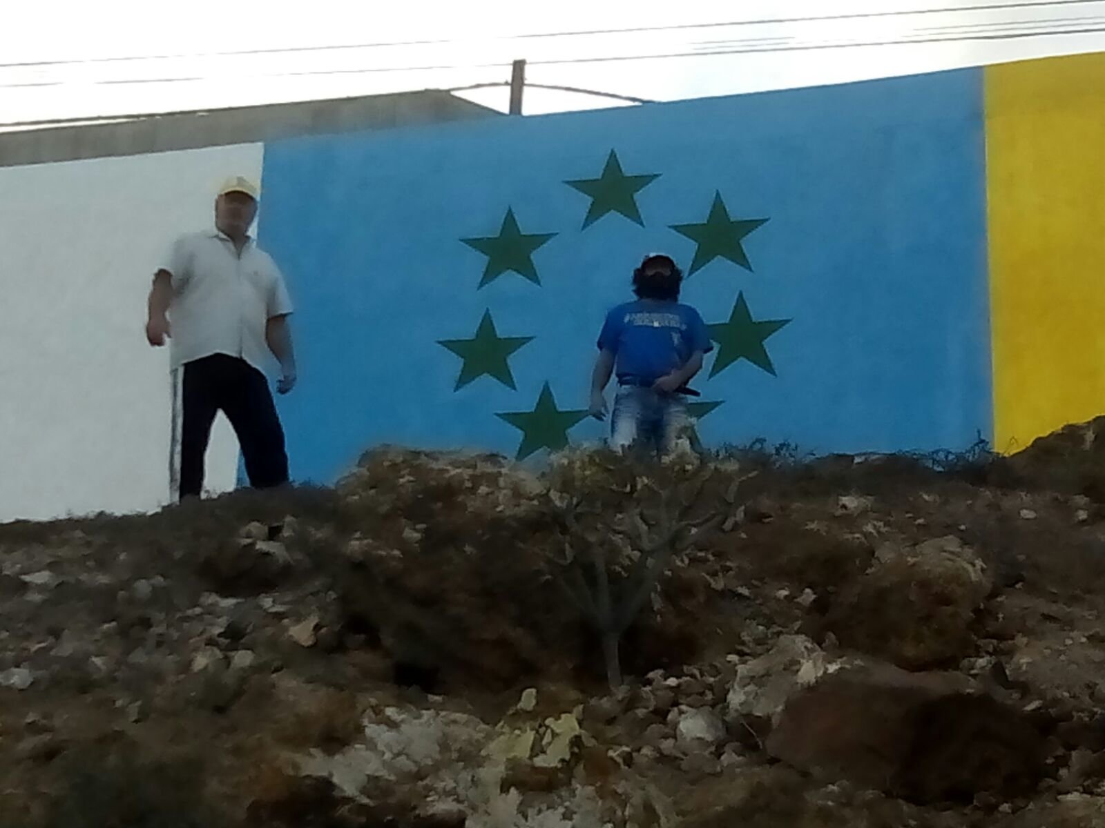 Gran Bandera Canaria en la sede de VECINOS UNIDOS