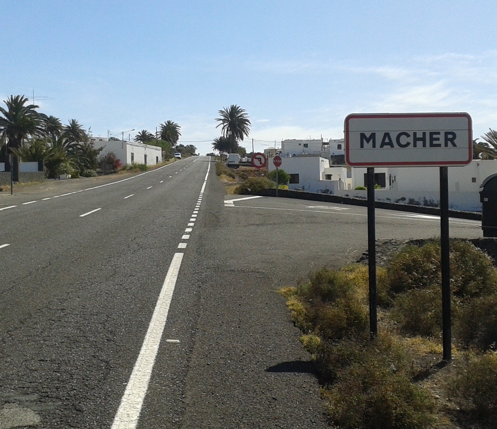 Carretera de Mácher antes de la Línea Continua