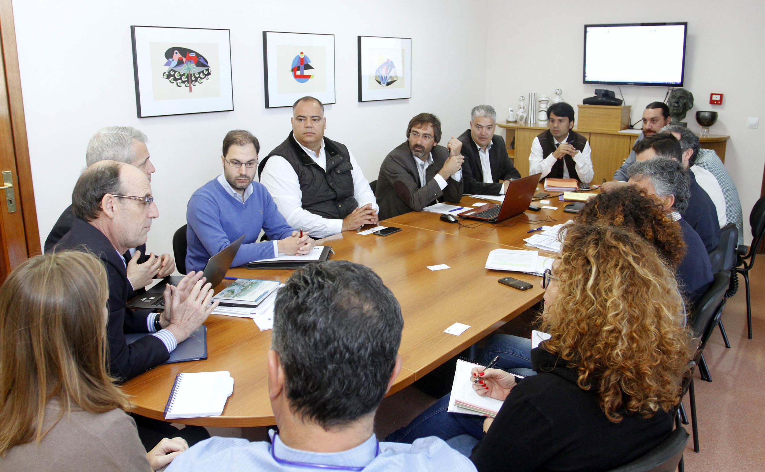 Responsables de REE con el Presidente del Cabildo, sobre las torretas del Sus