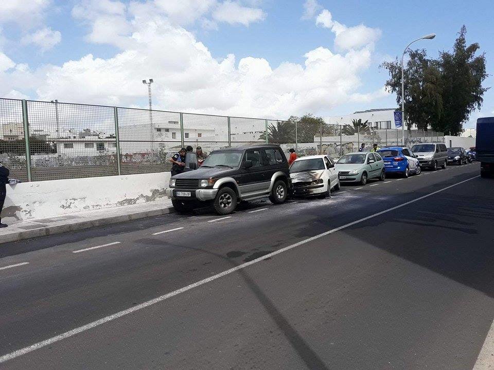 Coche quemado en Gómez Ulla
