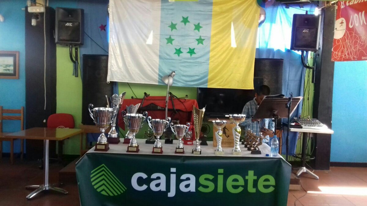 Entrega de trofeos de Fútbol Sala Veterano 4