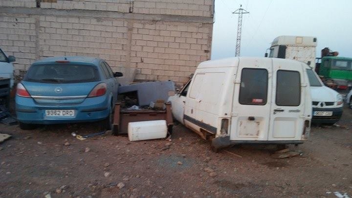 Chatarra abandonada en Argana 4