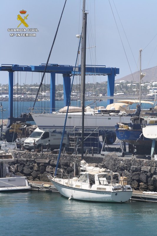 Velero aprehendido en Puerto Calero
