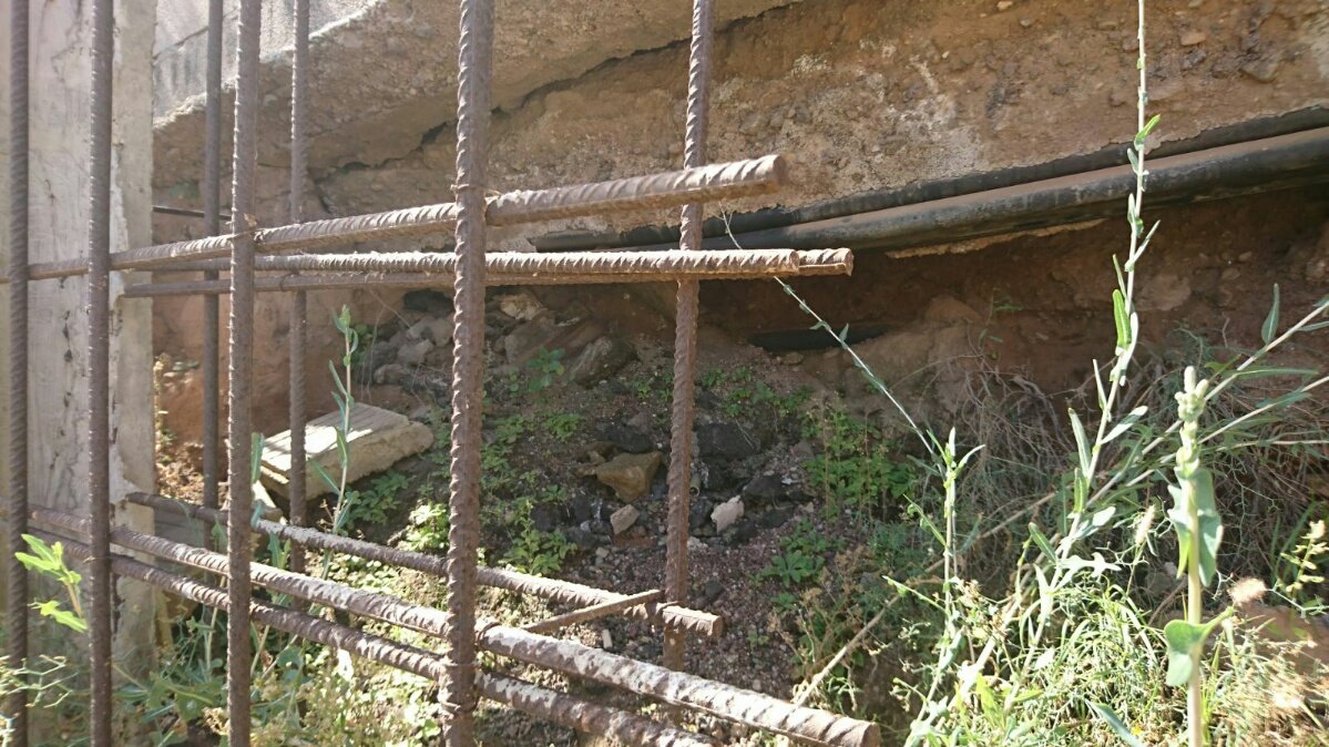 Bajo la parada de guaguas de la calle Tenderete