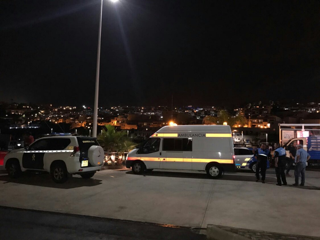 Un vehículo cayó al mar en Puerto del Carmen