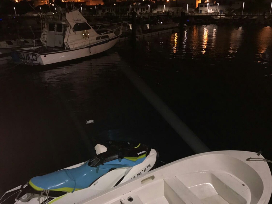 Un vehículo cayó al mar en Puerto del Carmen 2