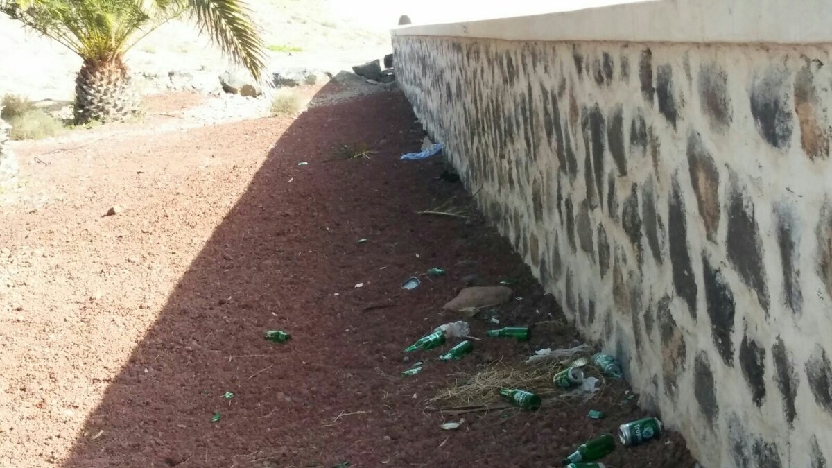 Basura en la bajada de las maretas