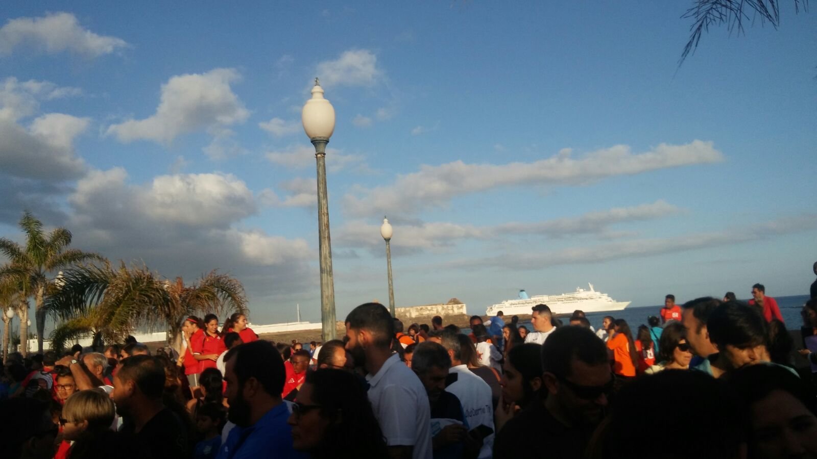 Concentración de deportistas frente al Ayuntamiento 3