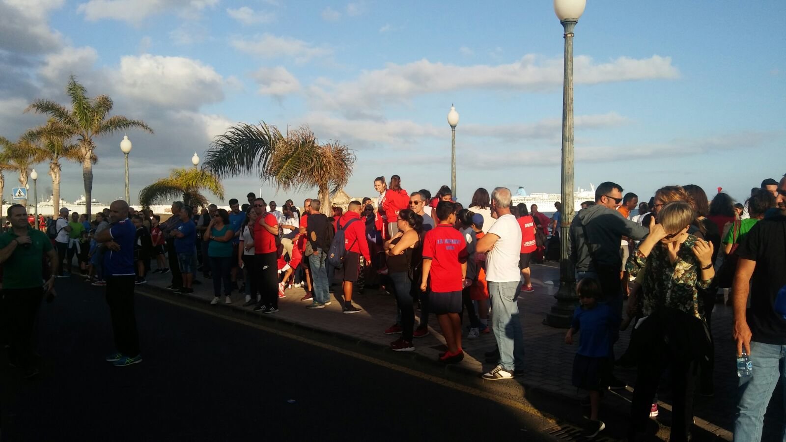 Concentración de deportistas frente al Ayuntamiento 2