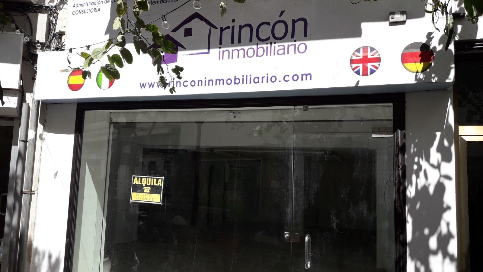 Comercio cerrado en calle Canalejas 5