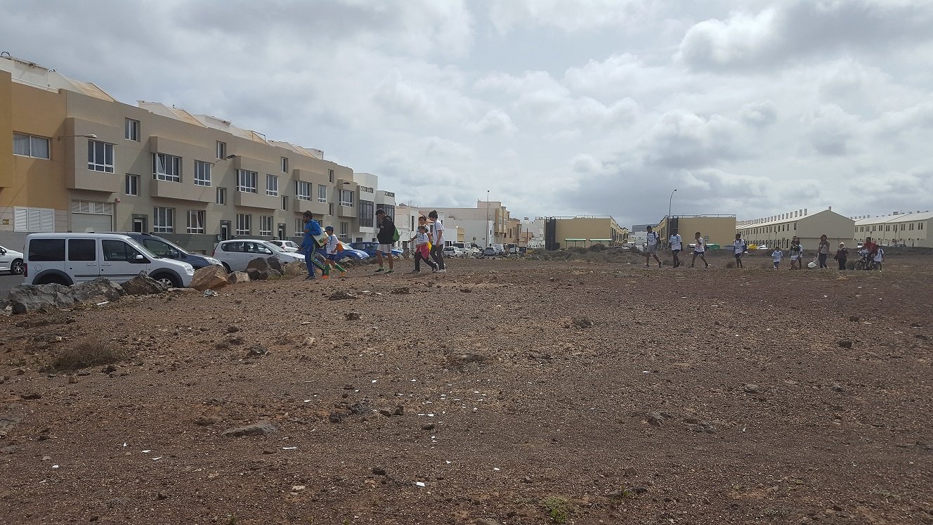 Niños de Argana caminando hacia Altavista 3