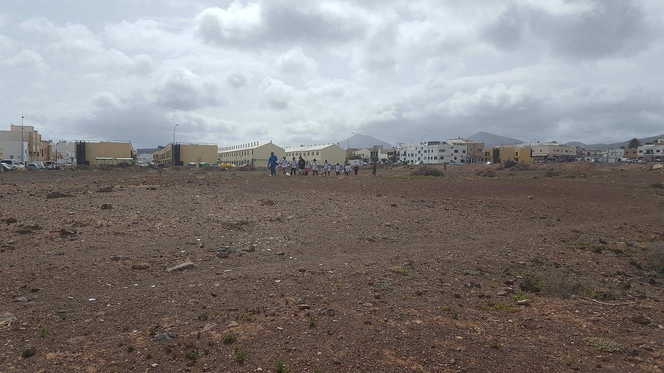 Niños de Argana caminando hacia Altavista 4