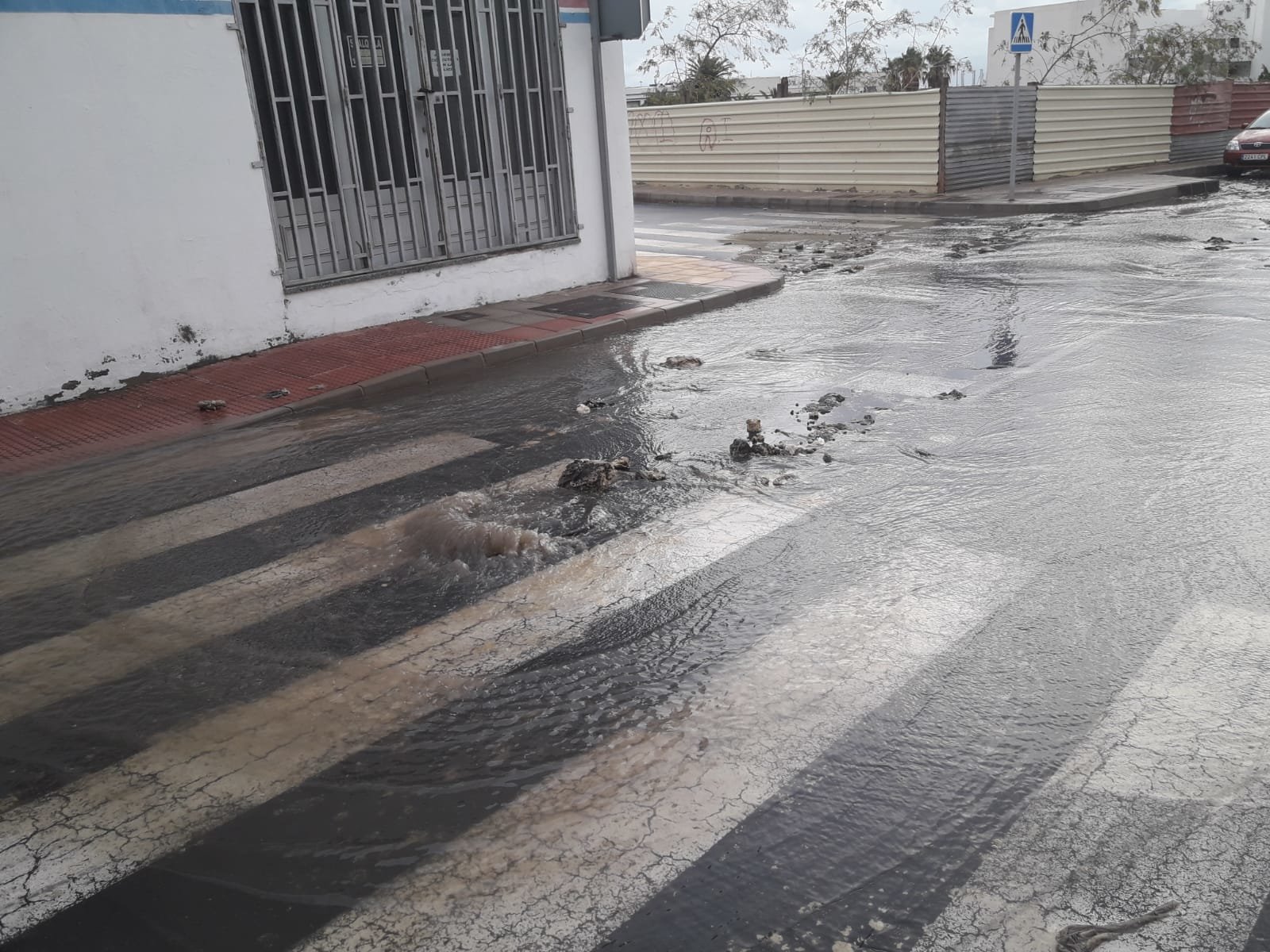 Lluvias en la trasera del Hospital Insular