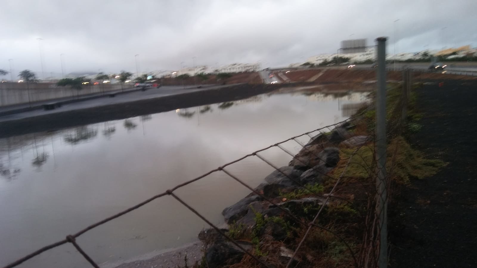 Las aguas residuales inundan Arrecife