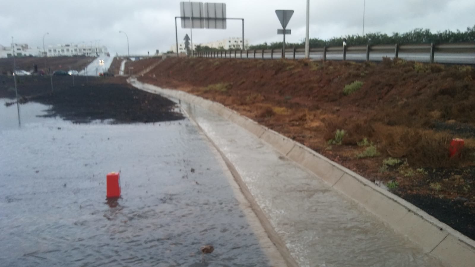 Las aguas residuales inundan Arrecife 3